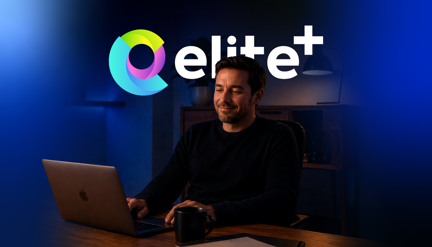 asistente virtual IA para negocios usando plataforma Elite Plus en laptop para automatizar atención al cliente